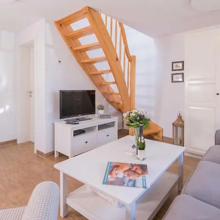 Haus Avalun Holiday home Dierhagen